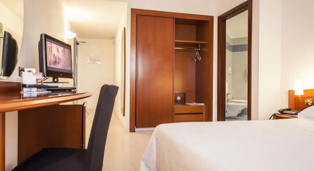 Трёхместный номер Standard Hotel Donizetti