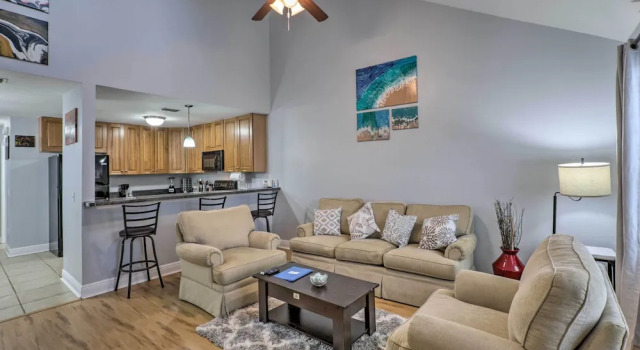 Апартаменты Tidy Tallahassee Townhome ~ 7 Mi to Downtown!