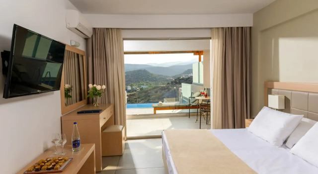 Люкс с 2 комнатами с частичным видом на море Отель Miramare Resort & Spa