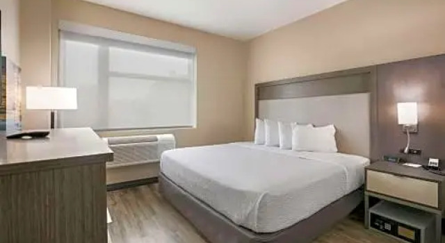 Шестиместный люкс с 2 комнатами Best Western Plus Executive Residency Bronx