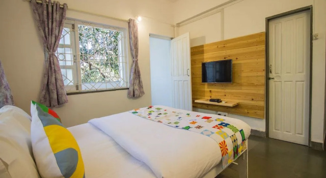 OYO 12929 Home Field View Studio Parra, Book Pension Parra North Goa