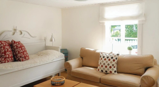 Beautiful Home in Jönköping With 1 Bedrooms, จอง โรงแรม เยินเชอปิง Vättern