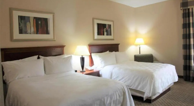 Четырёхместный номер Standard DoubleTree by Hilton Dayton Fairborn