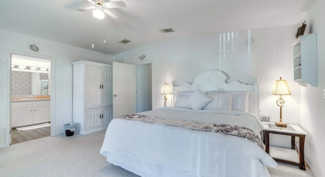 Waterfront Weeki Wachee Home w/ Fire Pit!, Reserva ahora Casa o chalet Spring Hill 