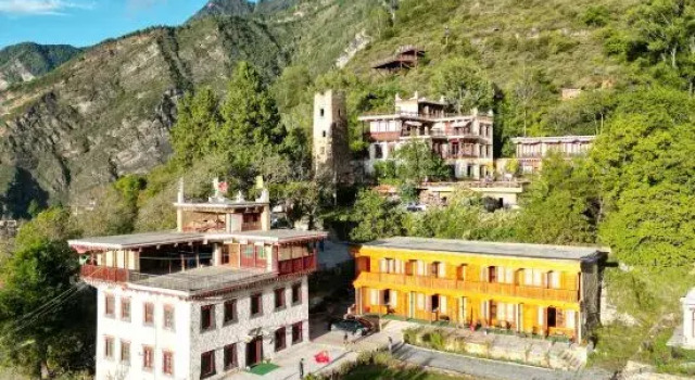 Yunlu Sunset Scenic Homestay, Buchen Sie Hotel Tronang Sichuan