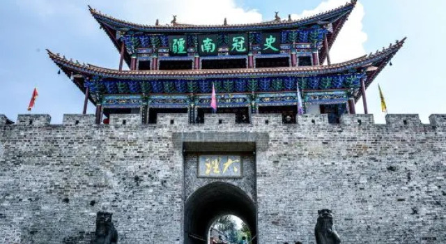 Dali Ancient City Bo Xinyunshe MCA, Book Hotel Hoteller i Dali med pool, Swimmingpool