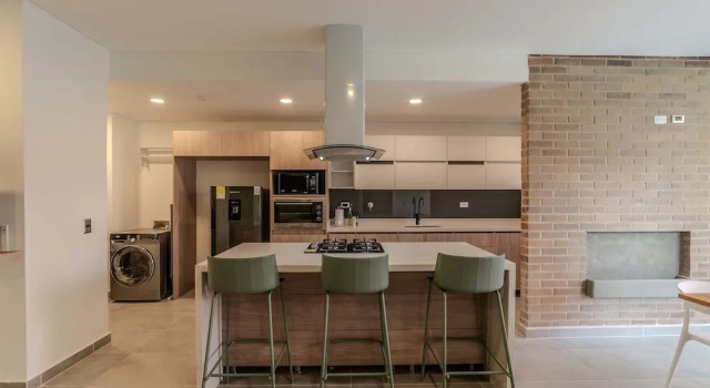 w Spacious 3BR w Outdoor Dining Terrace in Laureles, Забронировать Апартаменты/квартира Laureles Медельин, рядом с Конгресс-центр Plaza Mayor