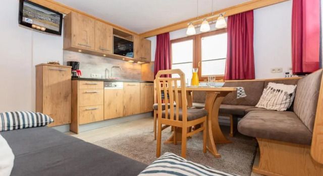 Апартаменты c 1 комнатой с балконом Appartement Bergfried Kaprun, Ski-in Ski-out, Sommerkarte und Panoramablick
