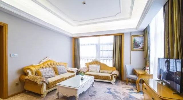 Люкс Business Vienna International Hotel (Leshan High-speed Railway Station)