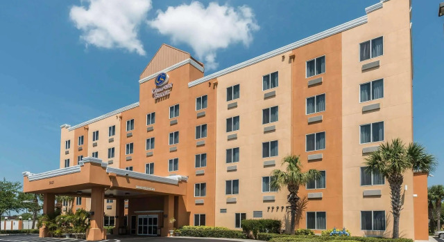 Полулюкс Comfort Suites Tampa Airport North
