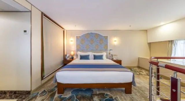 Люкс Дуплекс с видом на сад New Runhua Hotel (Shenzhen Guangming Station Hongqiao Park Subway Station)