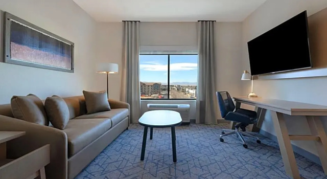 Двухместный люкс с видом на город Fairfield by Marriott Inn & Suites Denver Airport at Gateway Park