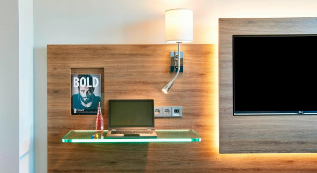 Двухместный номер Standard Moxy London Heathrow Airport