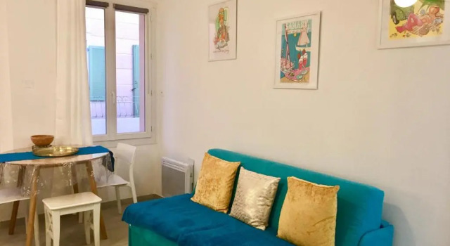Superbe studio rue piétonne principale Sanary à côté du port