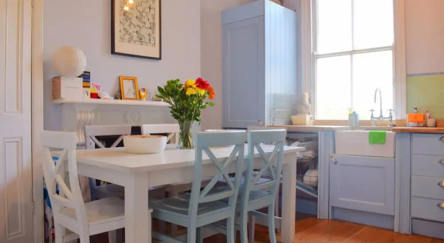 3 Bedroom Victorian Flat With Parking in South East London