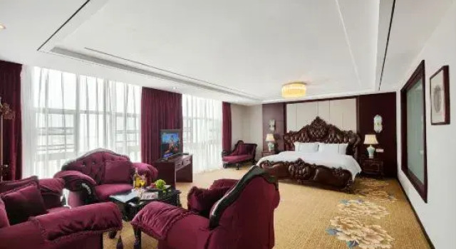 Люкс Presidential Phoenix Lake International Hotel