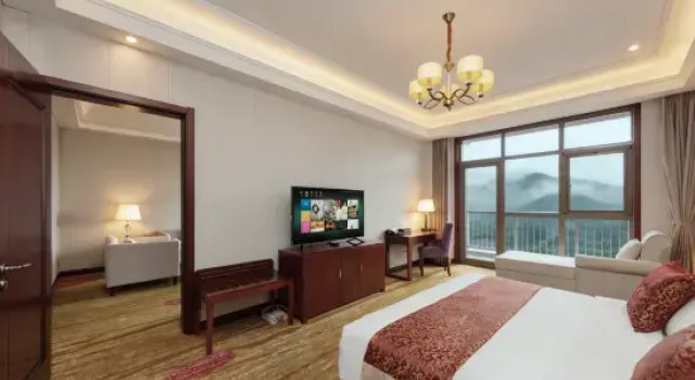 Люкс Qingdao Mt. South on the Water  Hotel
