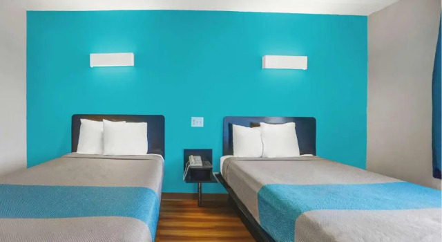Четырёхместный номер Standard Motel 6-Raleigh, NC - North