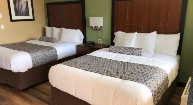 Четырёхместный номер Standard Knights Inn Motel