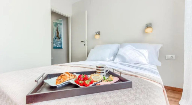 Apartments Pepa, Varaa Huoneisto Hotellit Strožanac pysäköinnillä, Pysäköinti