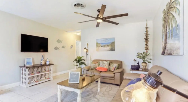 Коттедж Jensen Beach Home: Walk to Beach Access!
