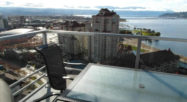 Апартаменты с видом на озеро Waterscapes Resort by Discover Kelowna Resort Accommodations