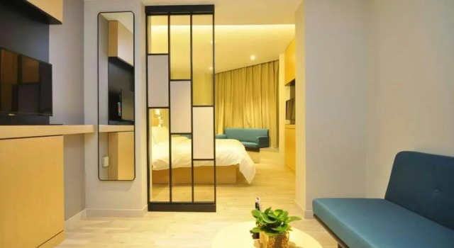 Люкс Business Home Inn Plus (Kunming Tongde Square Wanhong Road)