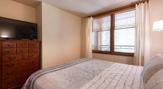 First Floor Riverside Condo Close to Slopes - Zephyr Mountain Lodge Premium-Rated 2108