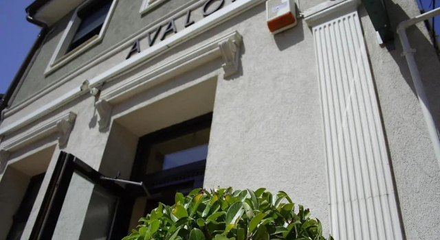 Avalon Rooms, Prenota Hotel Hotel economici a Oradea