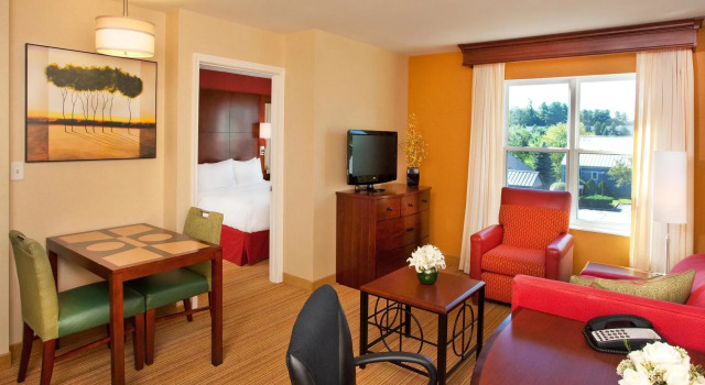 Residence Inn Auburn, Varaa Hotelli Hotellit New England uima-altaalla, Uima-allas