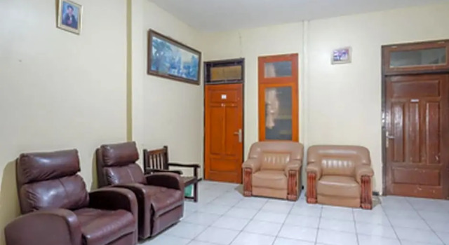 RedDoorz near Ahmad Yani Monument Park Kudus
