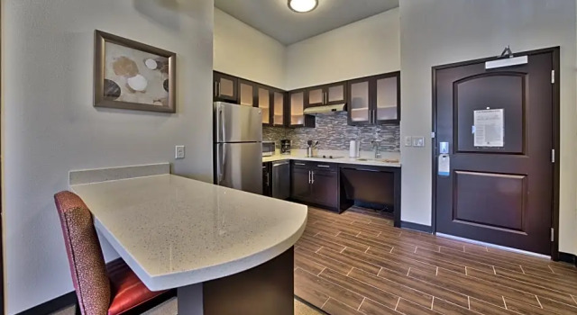 Четырёхместный люкс c 1 комнатой Staybridge Suites Lubbock South by IHG