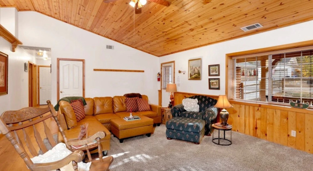 2242 - Happy Hour Inn 3 Bedroom Home by Redawning