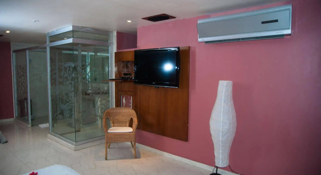 Hotel Aladdin Caracas - Couples Only
