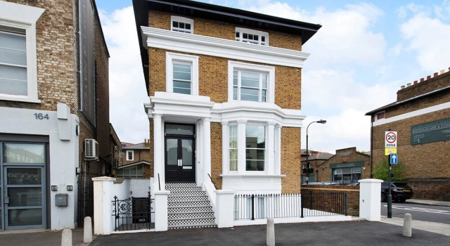 Lovely 2BR flat in West London, Забронировать Отель Отели Лондона с парковкой, рядом с Уайт Сити, Парковка