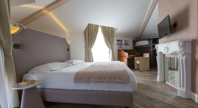 Hotel Al Campanile - Luxury Suites & Apartments