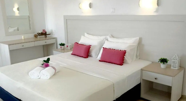 Студия с балконом Crown Apartments