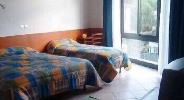Lastra Bed & Car