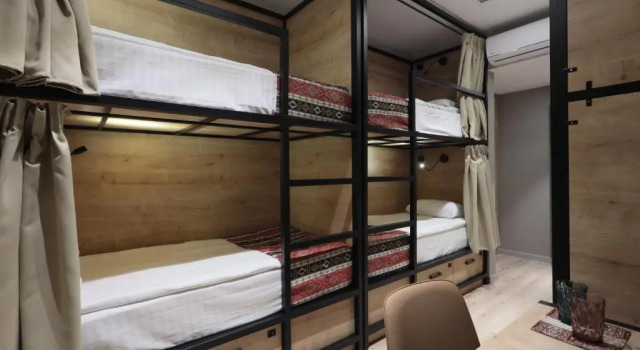 (camerata femminile) letto in camerata Andor Hotel