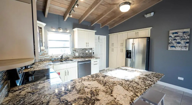 Коттедж Newly Renovated 3br2ba Duplex with private Dock