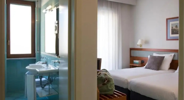 Трёхместный номер Standard с балконом Hotel Marad