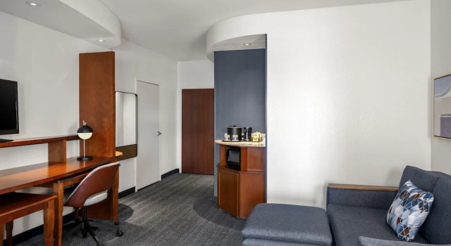 Студия Courtyard by Marriott Evansville East