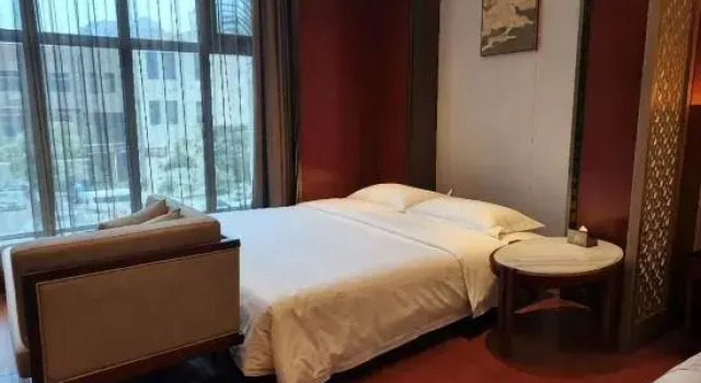 Семейный люкс c 1 комнатой с видом на внутренний двор Henan Hotel