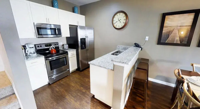 Коттедж Lucaya Vacation Homes