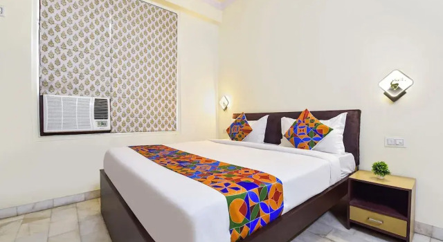 Номер Premium Fabhotel Silver Stay 04