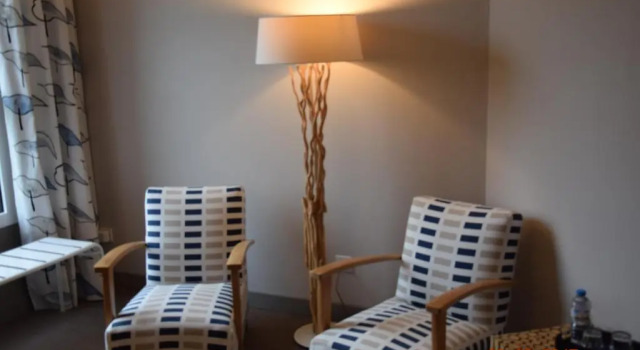 Le Briou, Rezerwuj Hotel Hotele w Cher z parkingiem, Parking