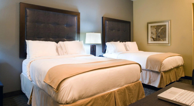 Четырёхместный номер Standard Holiday Inn Express Hotel & Suites Waycross by IHG