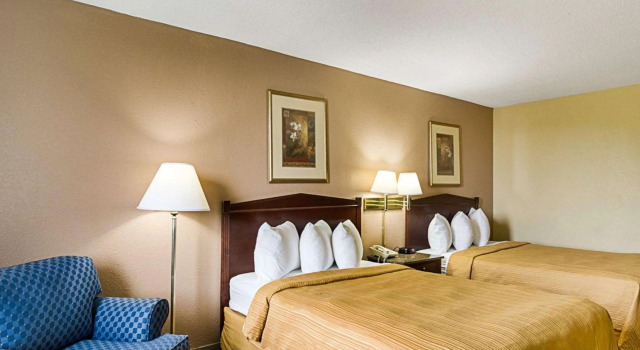 Четырёхместный номер Standard Quality Inn Shenandoah Valley