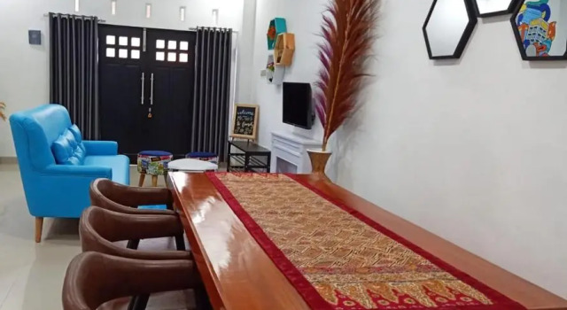 Odessa 2 - Four spacious family room with en-suite and balcony, Book Hotel Hotels in Sleman with Parking, Parking