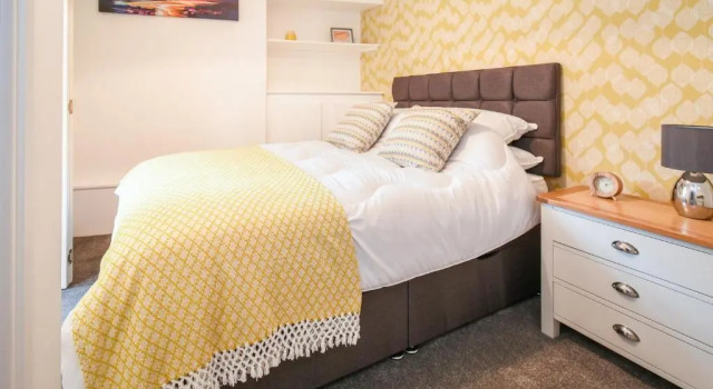 Апартаменты Blossoms Reach - 2 minutes from station and city centre